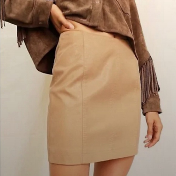 Free People Dresses & Skirts - Free people women’s brown leather mini skirt US8 L27-32